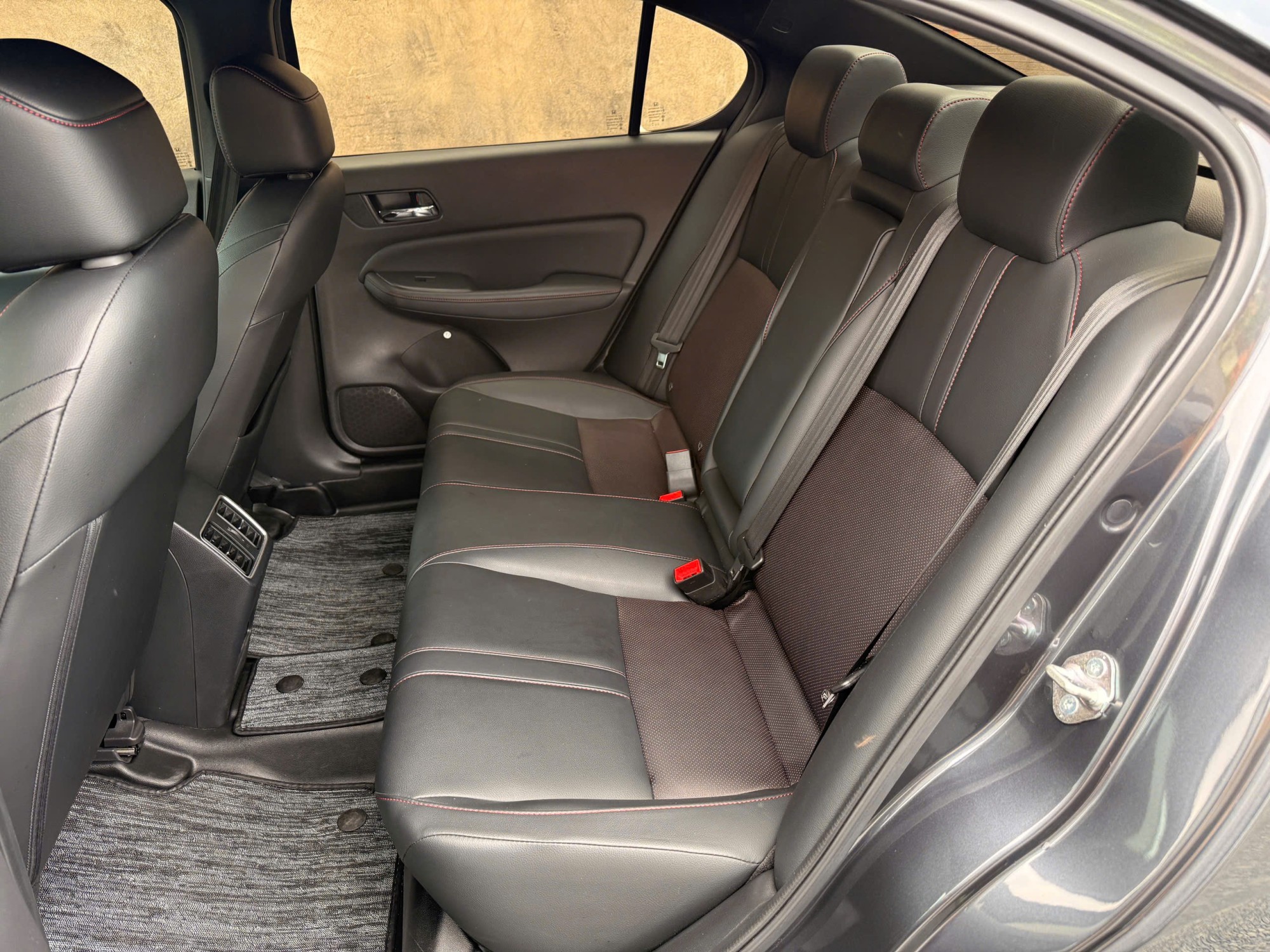 Xe Honda City RS xám đã qua sử dụng